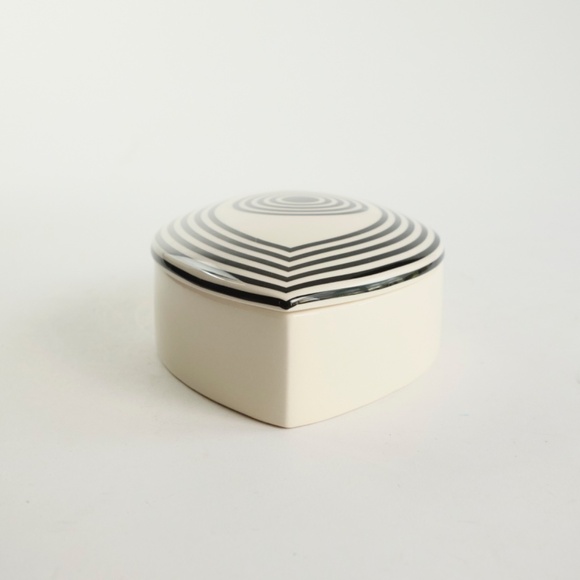 Jonathan Adler Wink Eye Ceramic Trinket Box with Lid - Picture 5 of 9